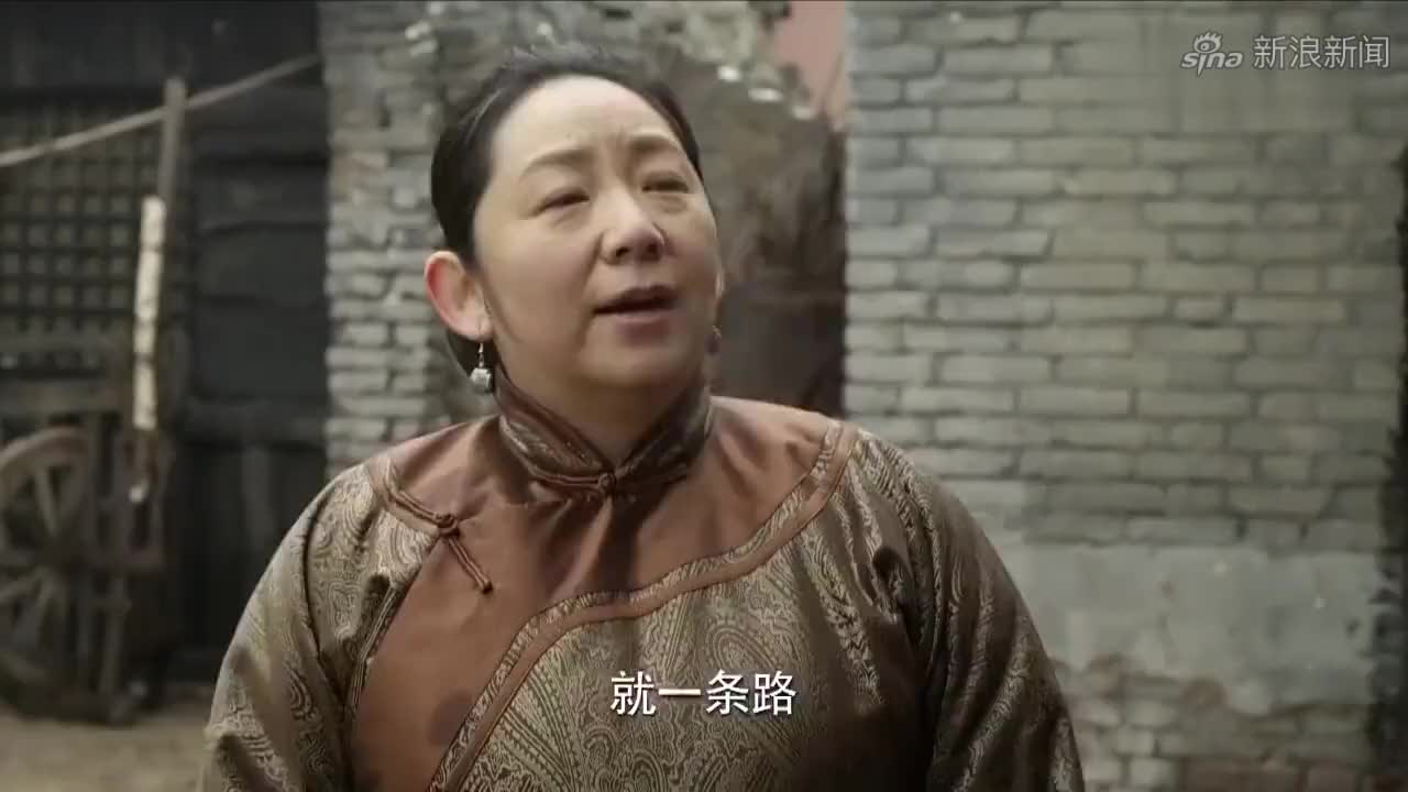 东风破:营长得知小凤踪迹,弟弟发现营长消失了,营长混入府里