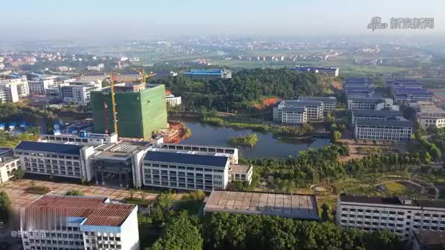 航拍衡阳南华大学雨母校区,山林在校中,校在山林中,美轮美奂
