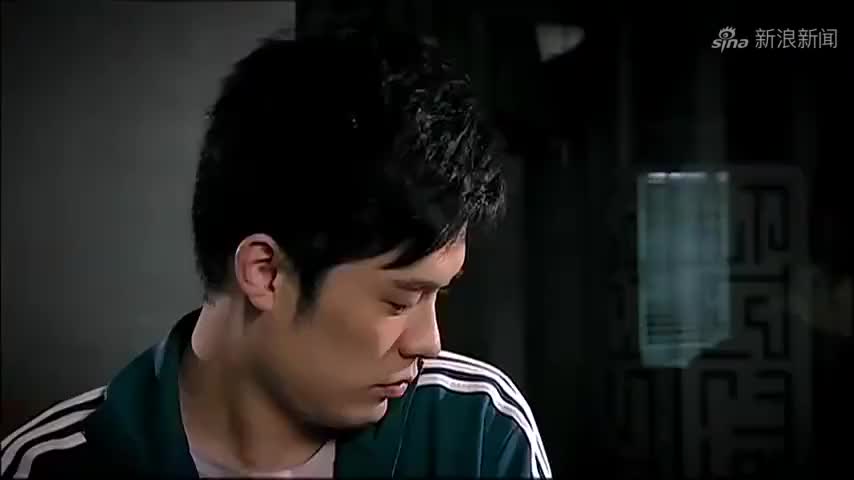 爱情公寓:胡一菲太霸气,一招奔雷掌将鱼缸打碎,成功救出曾小贤