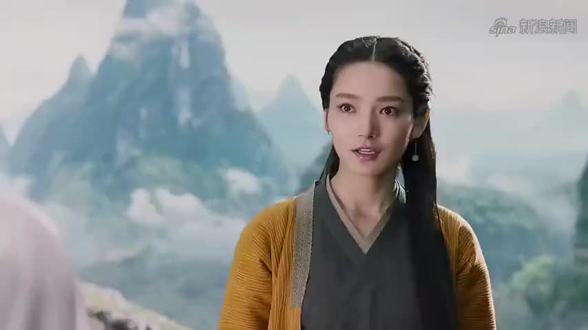 凤九说白浅老,不料白浅贼忌讳年纪,直接帮凤九打回原形惩罚她