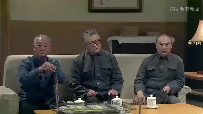党内只挂七个人的画像,毛刘周朱陈林邓,只剩下两个