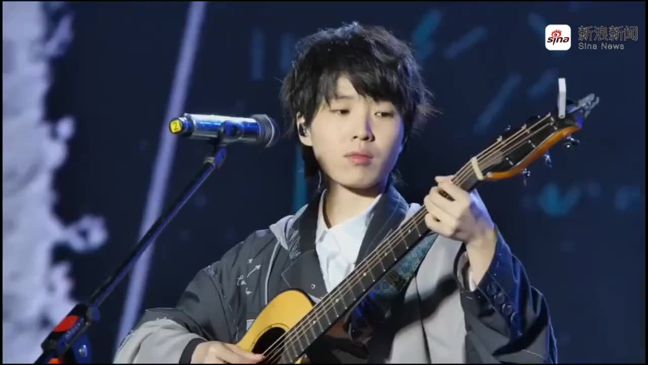 房东的猫陈婧霏演唱《太骄傲》太动听,模样俏皮可爱