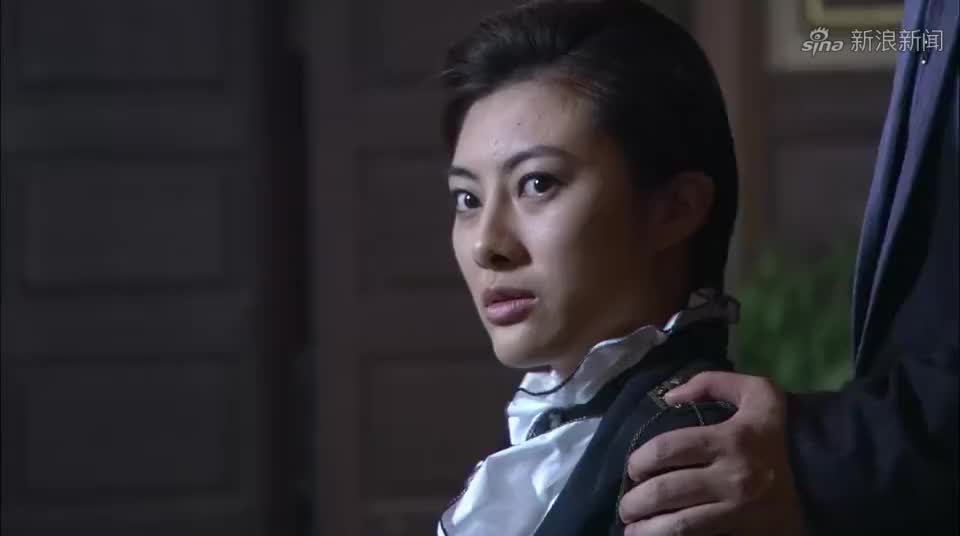 喋血孤岛:日特和军统女特工交换人质,尾随,不料高处有狙击手