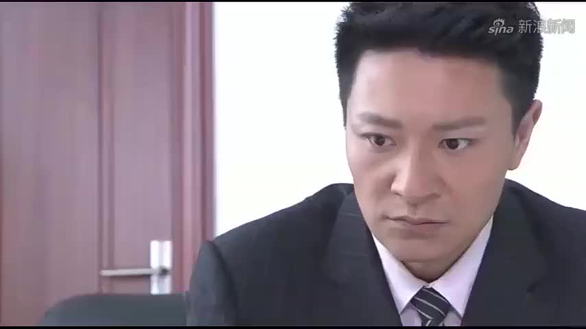 英雄本色3:英杰答应了交易,志民很开心,吃饭的时候电话响了