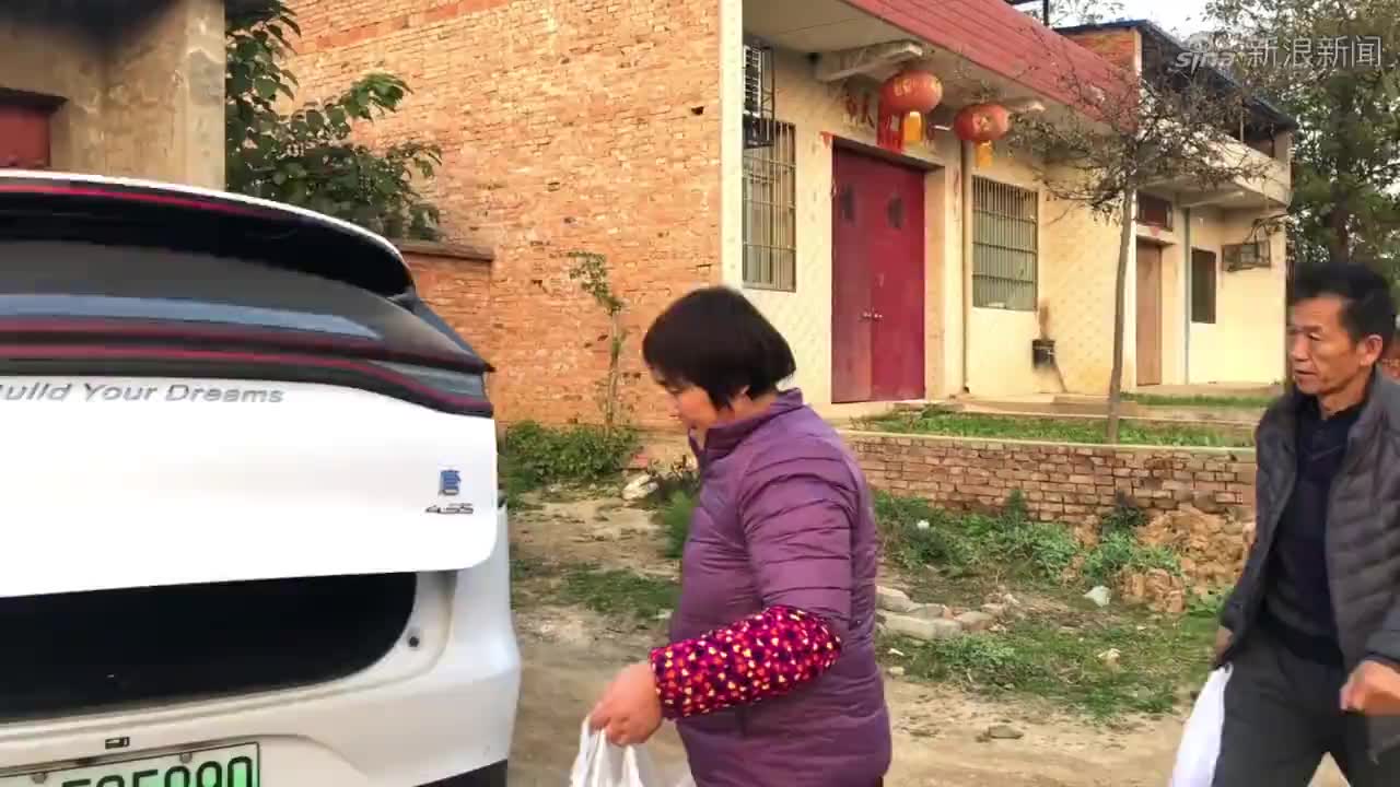 农村王四:王四爸妈一大早就出去挑柴,回来还做了美食犒劳全家