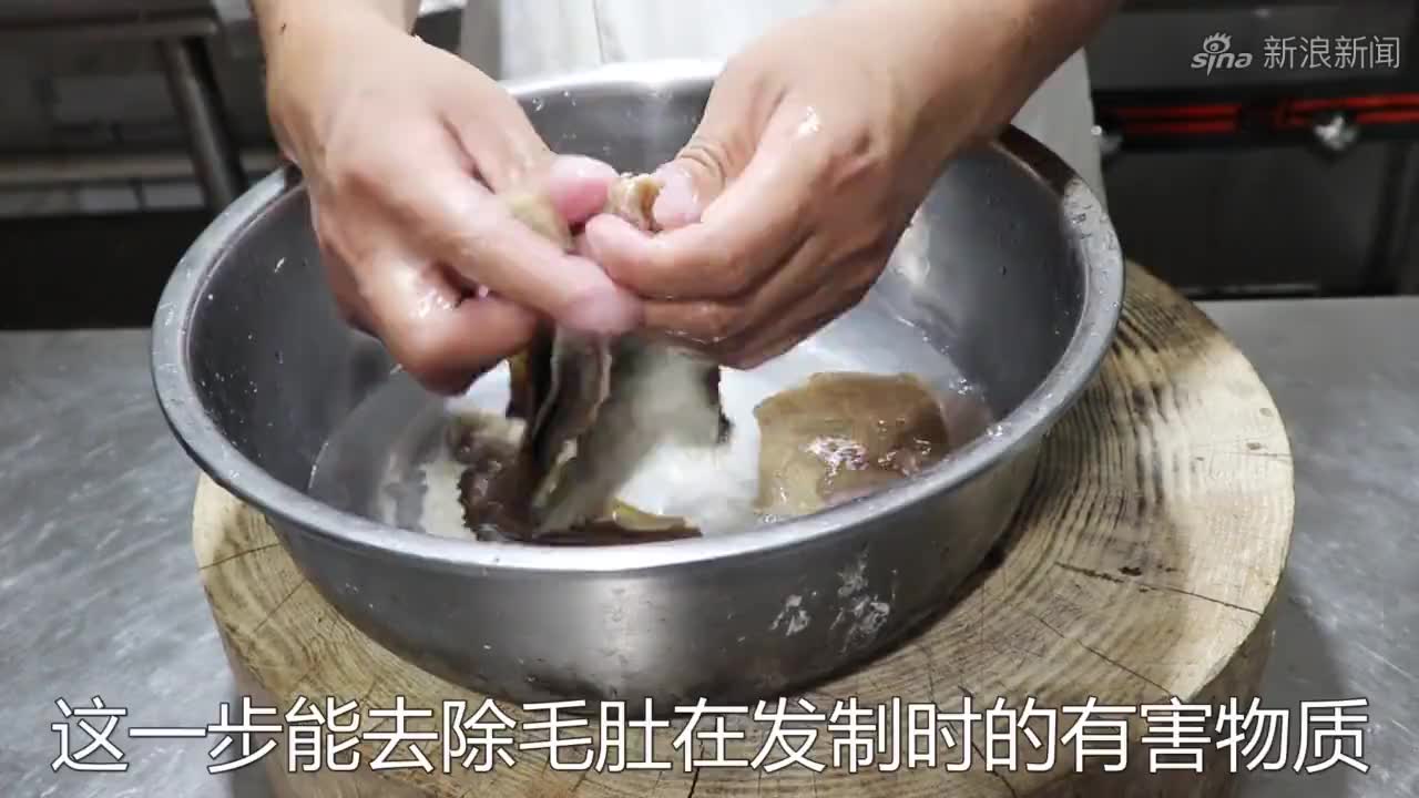 "毛血旺"劝离婚没劝成,还被雇主当叫花子打发,真够窝囊的