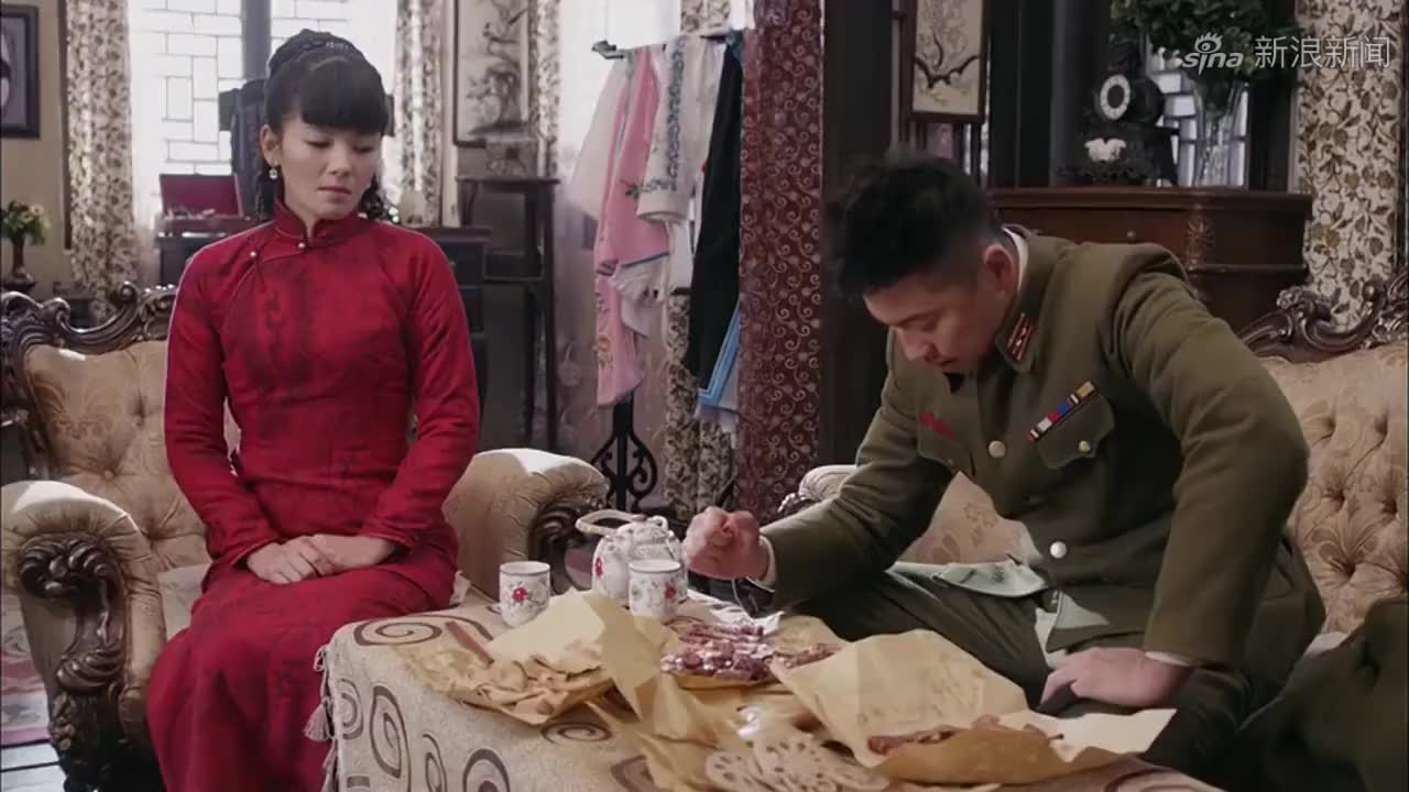 铁在烧:葛十三来见赵智怡,不停的吃东西掩饰自己的难过