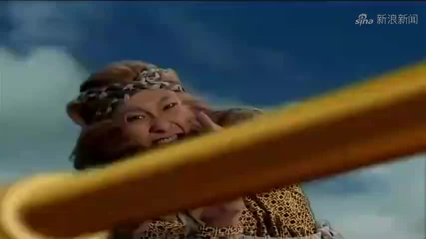 春光灿烂猪八戒:龙王向孙悟空讨宝物,却被一棍子打下,真是可怜