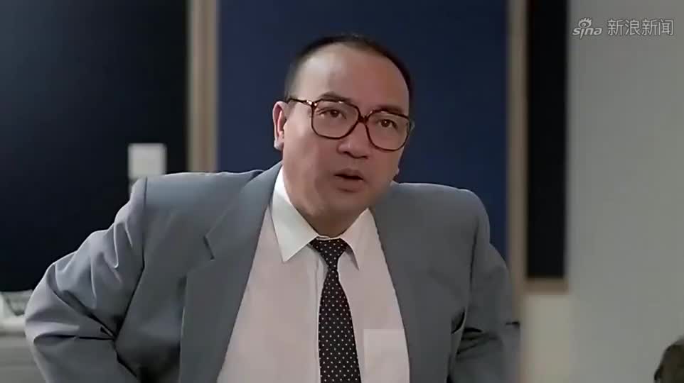 精装追女仔2:坚叔和十三妹海滩散步,因想法不同,竟然发生争吵