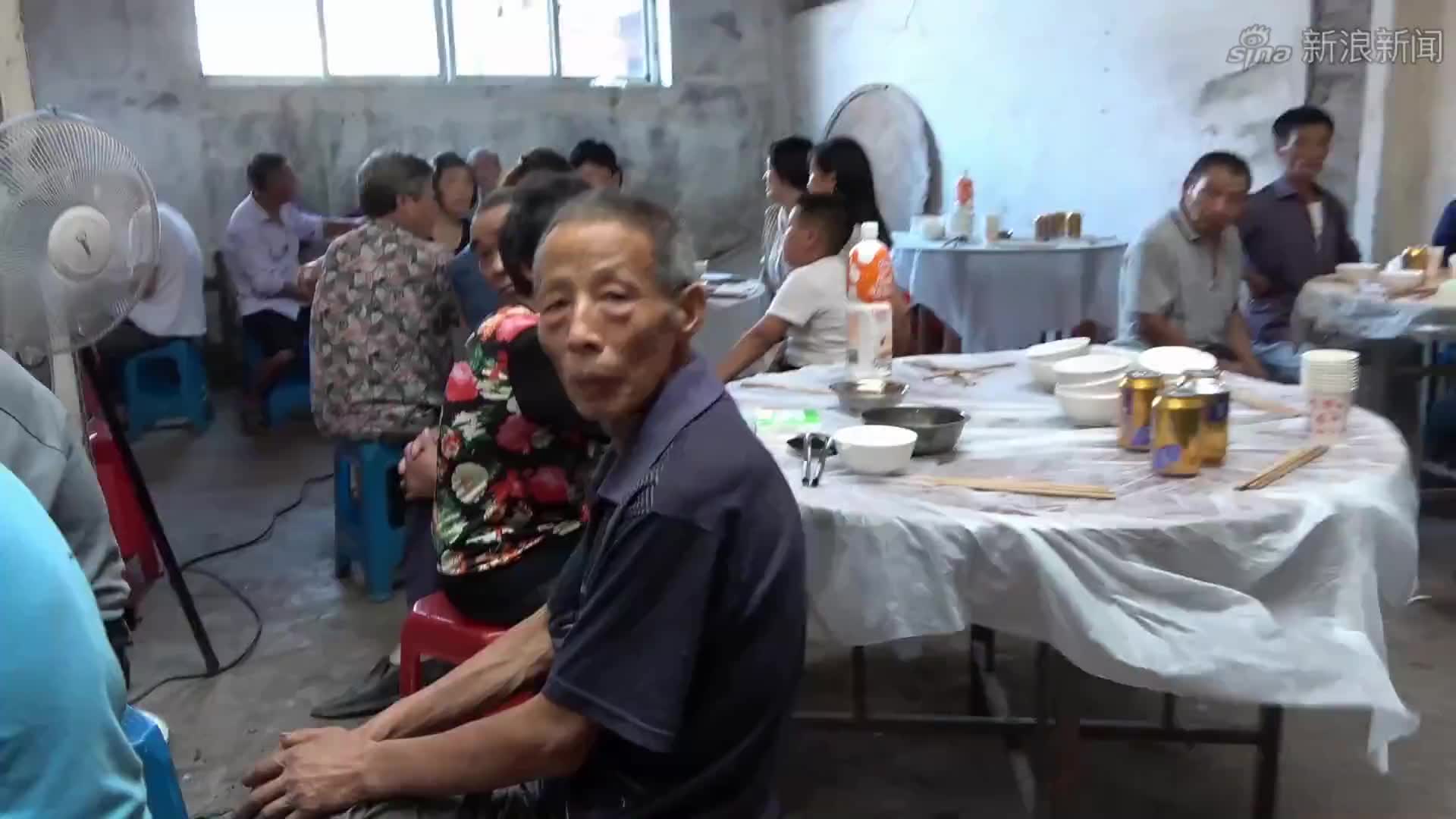 悠云居二流子今天吃酒席了,300多元一桌的酒席,看起都流口水
