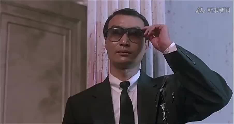 英雄本色2:阿肯等人与高英培发生枪战,阿肯颇有小马哥的风范!