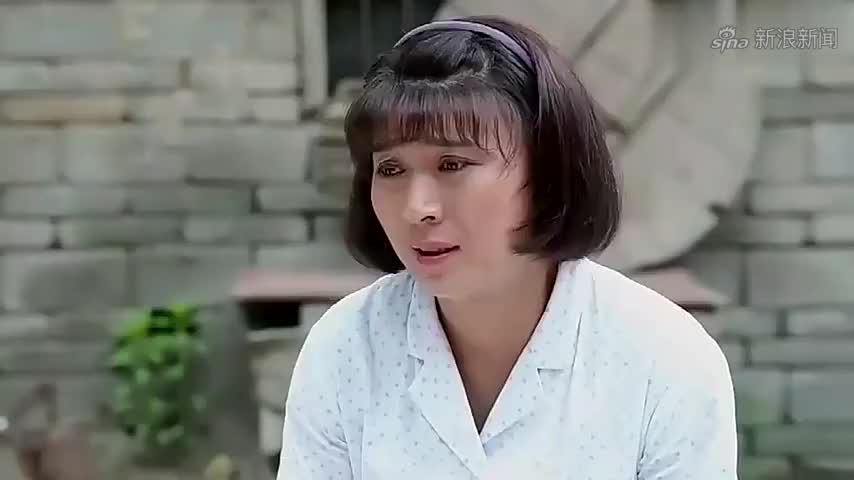 俺娘田小草:老爷买猪蹄,小浩拿着就啃看着贼香,馋的老爷吞口水