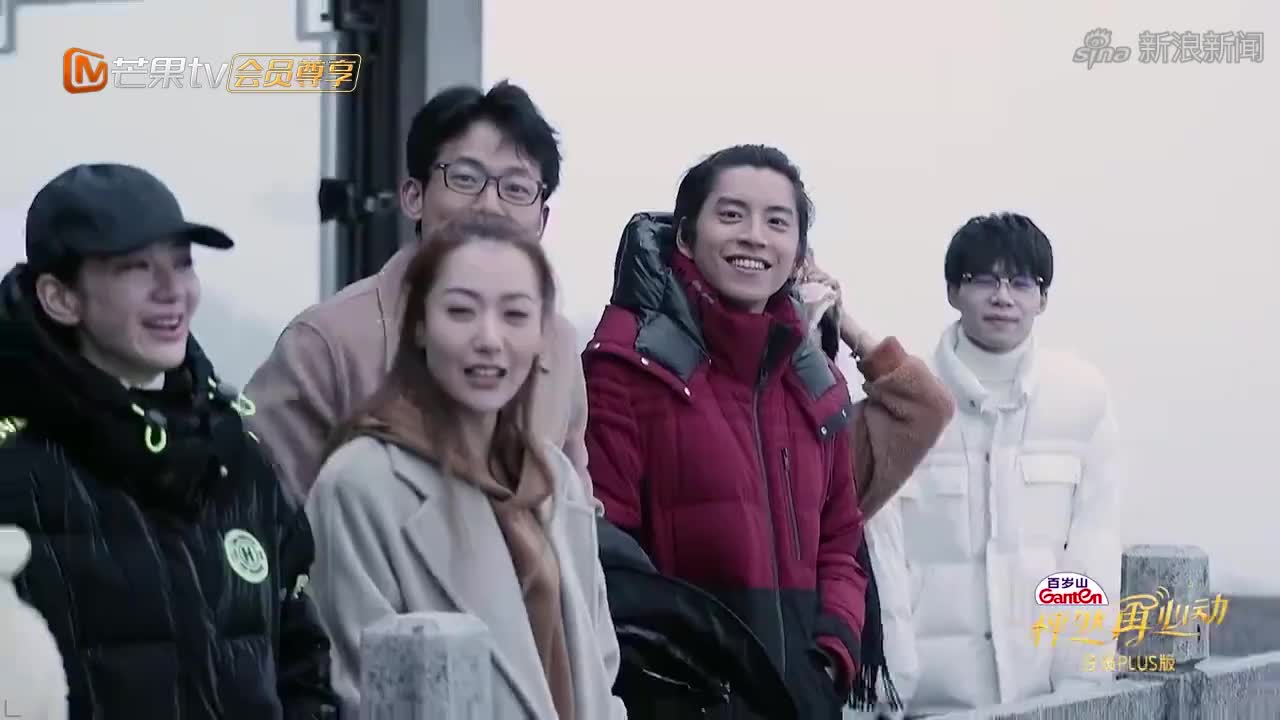 白冰穿高跟不好下楼梯,李元韬下意识的举动好圈粉!