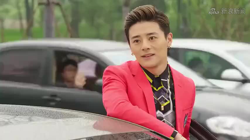 我们的千阙歌:姑娘马路边拦车,富二代豪车直接拉走穷男友干瞪眼