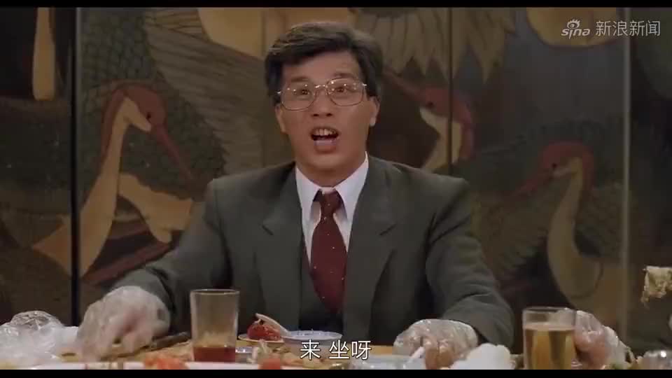 洪金宝:什么叫老牛吃嫩草?刘家荣:就是嫩草喂老牛嘛