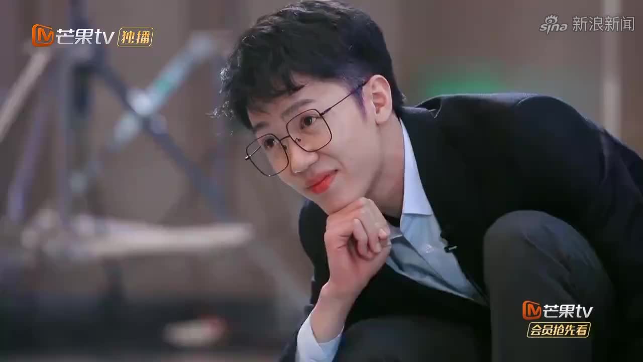 梁坚洛组员实力太强,即兴讲脱口秀,董明珠眼睛笑没了丨初入职场