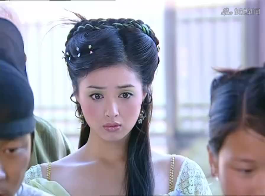 欢天喜地七仙女鱼日自豪的向大姐展示发明,结果出丑