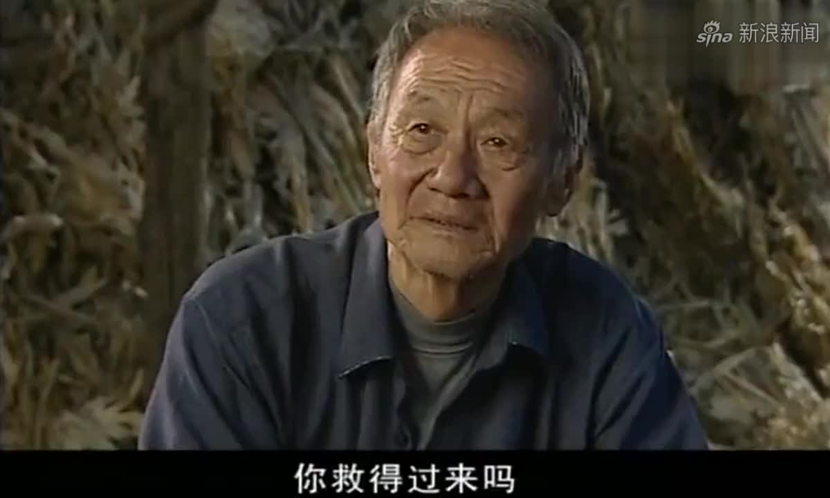 暖春:俩小孩对小花又打又骂,结果村长回来了,他们一溜烟都跑了