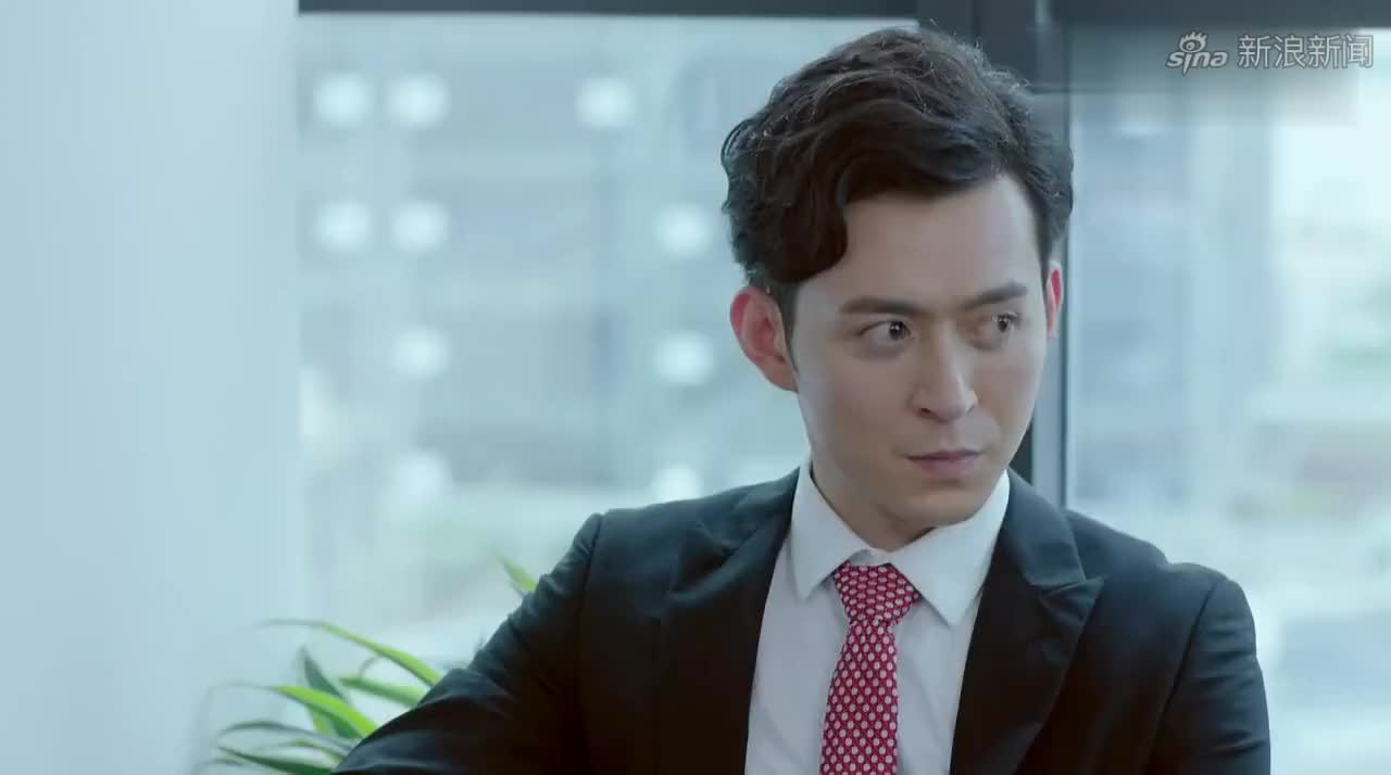 谍海追踪:警花平日穿警服,谁料到当卧底穿上名牌,男警看入迷了