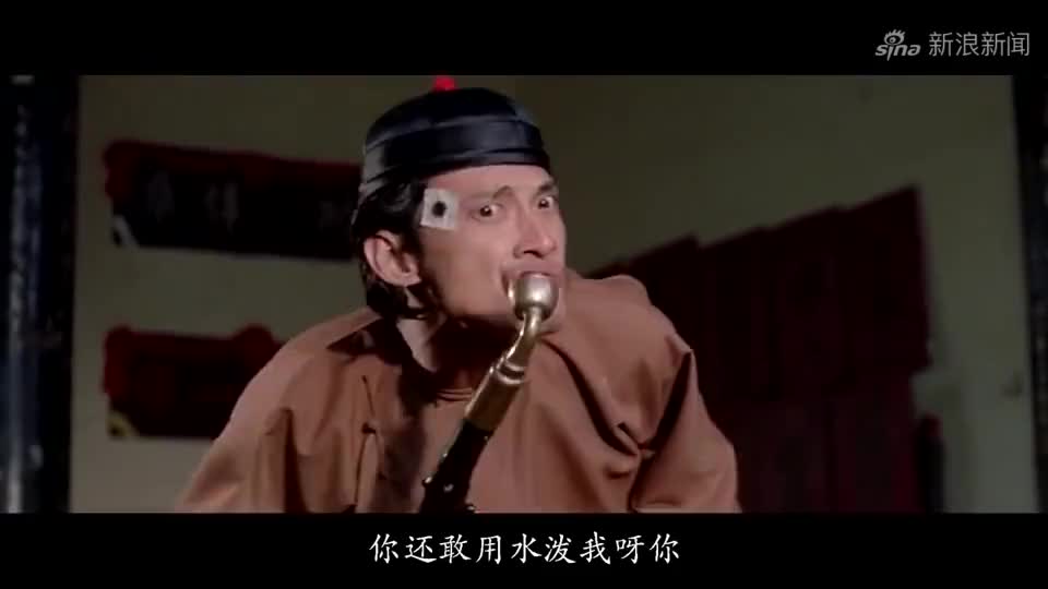 成龙自创蛇形刁手,大战鹰爪功,鹰爪功传人被揍惨了