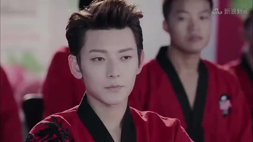 旋风少女:申波倒在廷皓面前他连扶都不扶,百草看不下去了