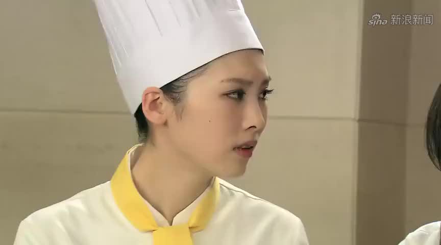 后厨,时慧宝劝说"忐忑的心",不料小美却拆他的台!