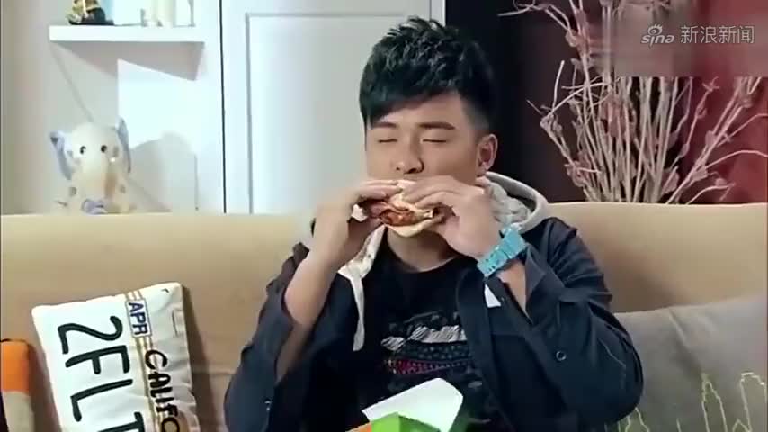 冉冉姐弟下雨了太兴奋,晚上还要出门淋雨?顺便买个汉堡回来吃!