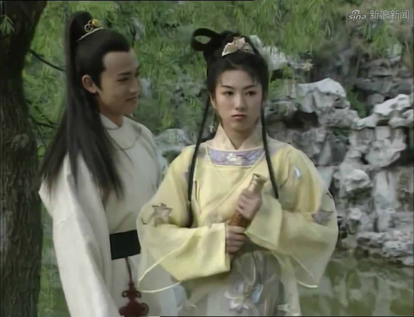 上错花轿嫁对郎:老太君带大伙前往仙女庙上香,和杜冰雁不期而遇