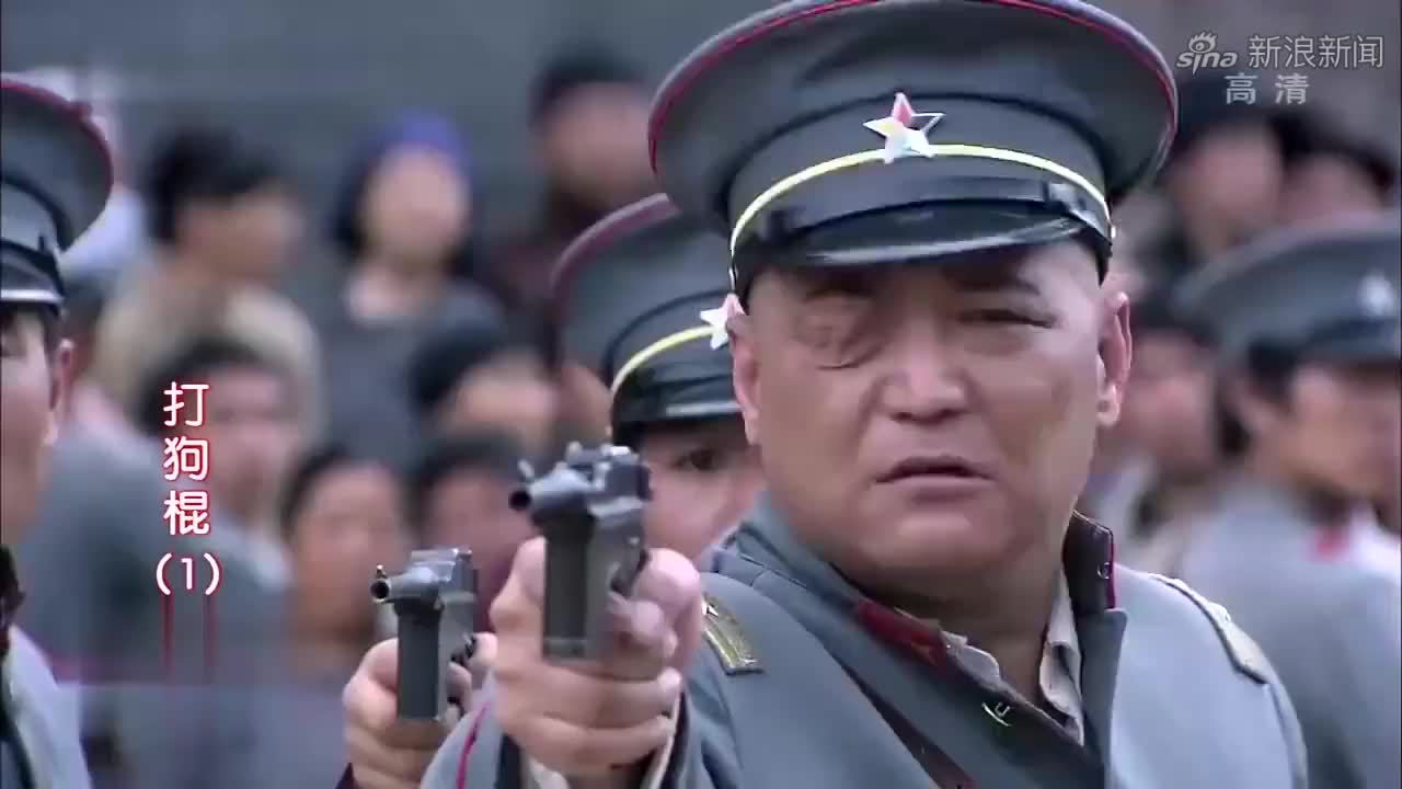打狗棍:戴大刀想让小七去接亲,戴天理不听,他要亲自去接秀儿