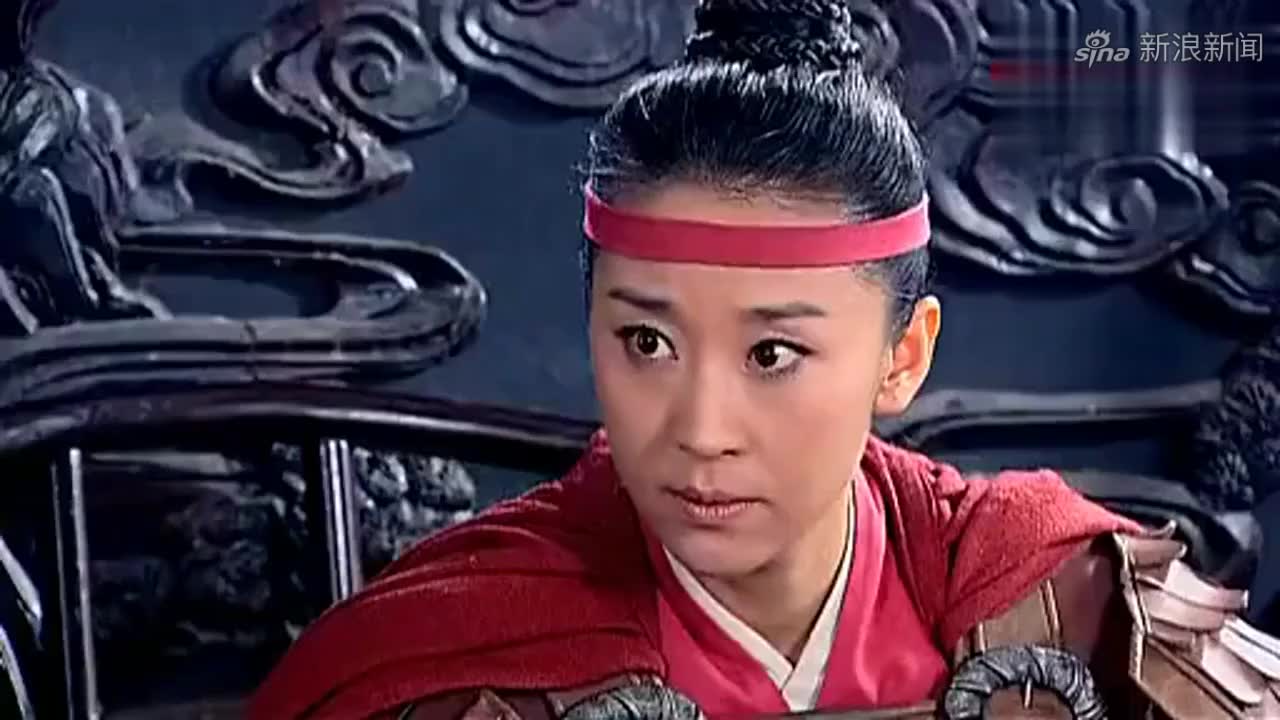 杨八妹不服穆桂英,哪知穆桂英一只手就胜她,佘太君讲的有道理!