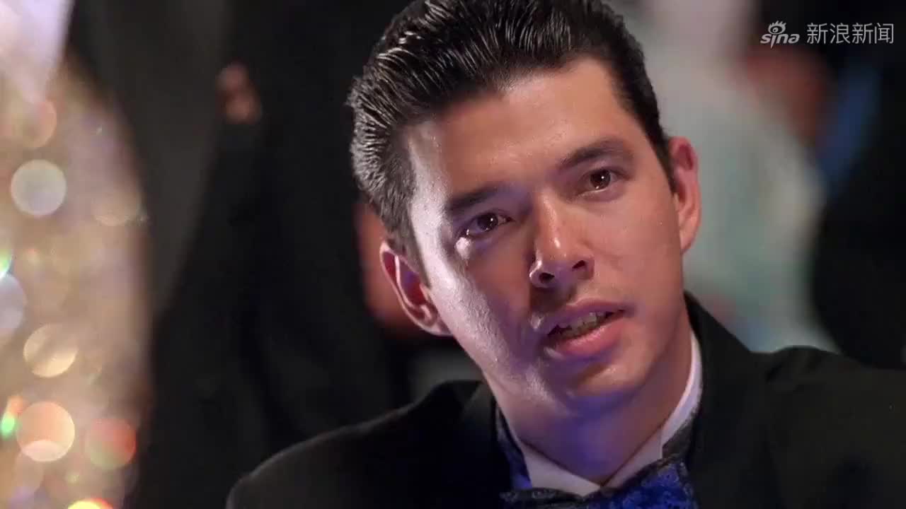 法国赌神秀验牌术,用喷泉式验牌,却被星爷一手抽风式验牌吊打