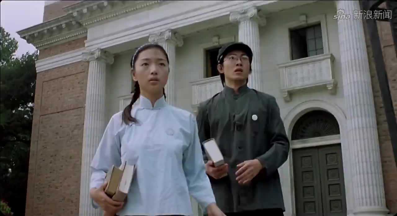 举起手来:剧中最搞笑的一段,潘长江被驴屁臭晕,笑的我差点噎死