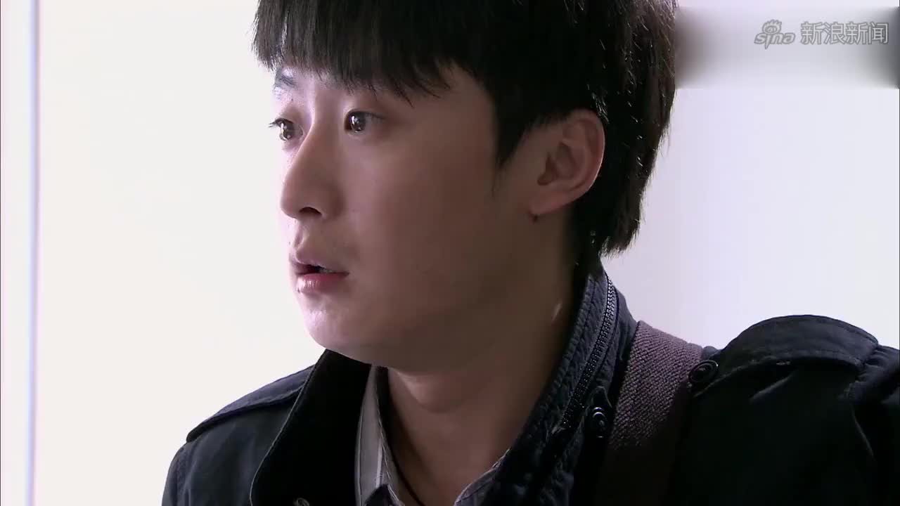 《魔幻手机2傻妞归来》:楚楚骗黄德华住在小千家,他会听话吗?