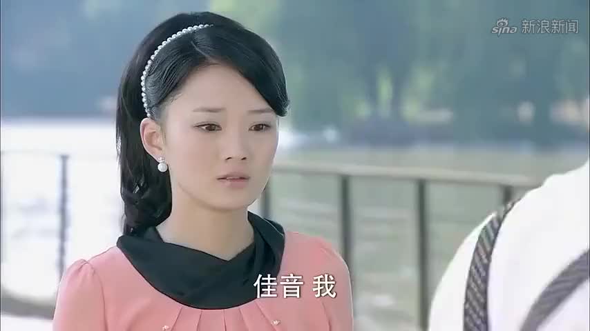泪洒女人花:富少当苦工,被工人们围观,搬个箱子都很费劲!