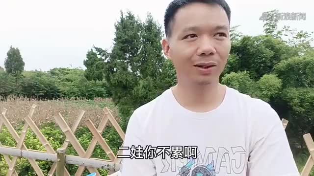 杨二娃兑现承诺,带幺妹儿去堂妹那里,各种新衣服随便穿