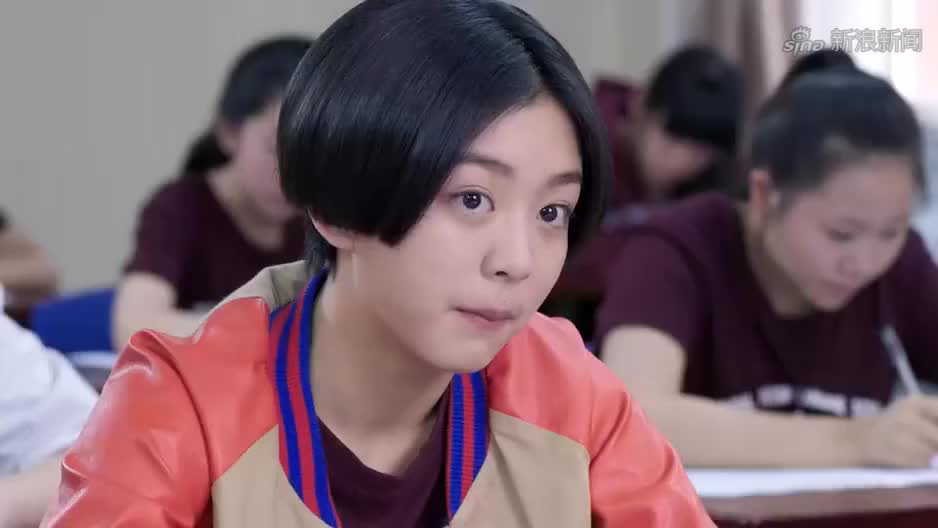 极品女士4:老师把肖像贴后门,看把学生吓得,趴一上午也不嫌累