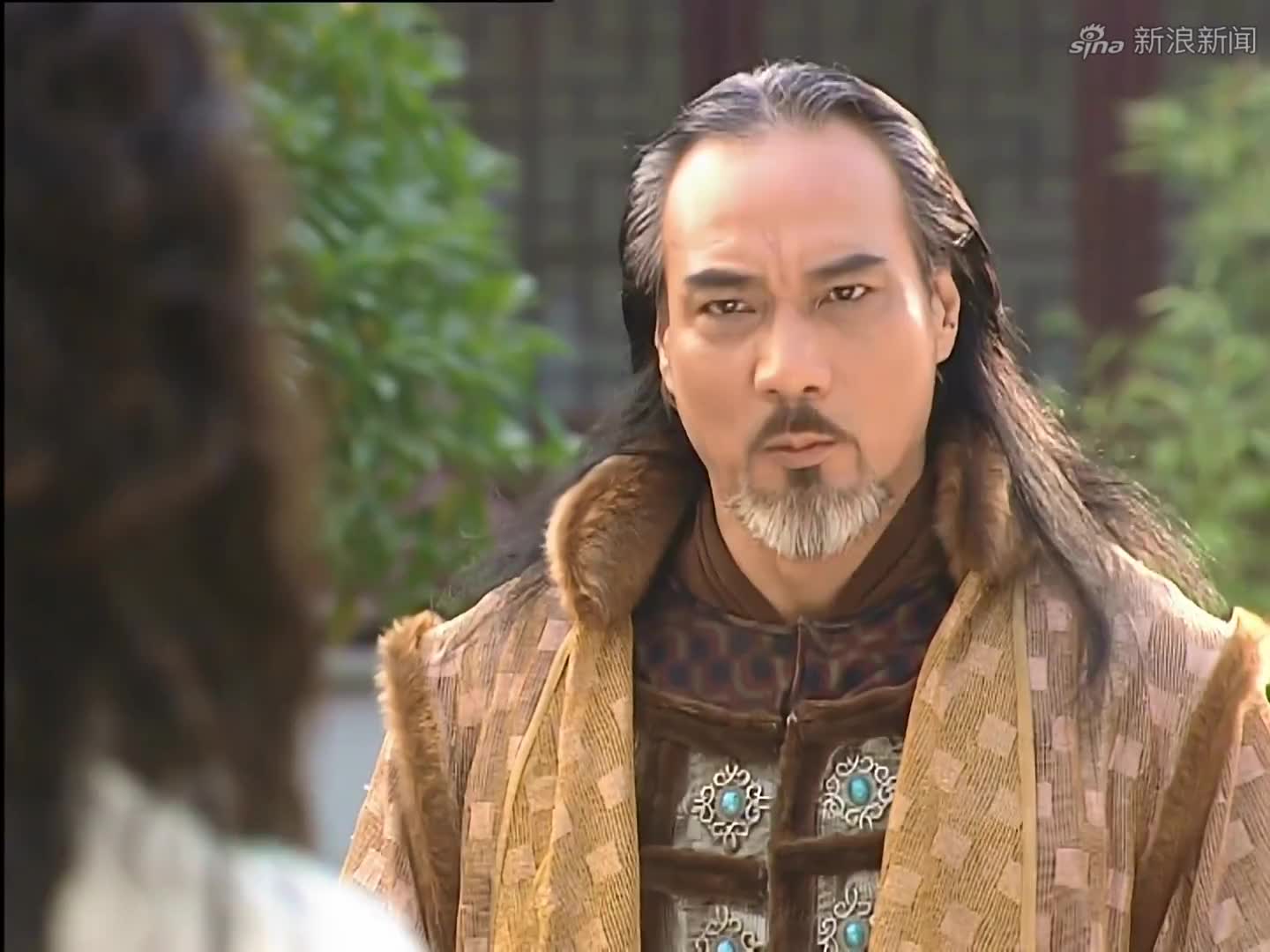 水月洞天:尹仲控制血蟒扭动,不料童心也表现异常,跟着扭了起来