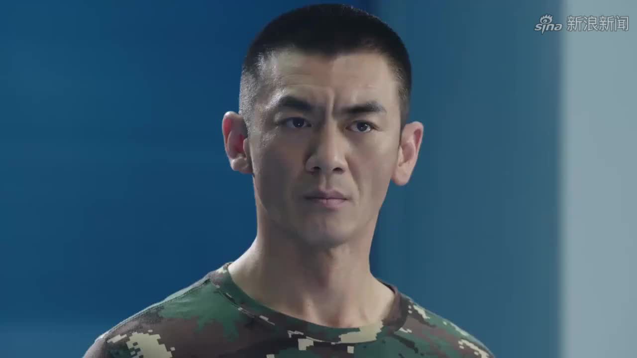 特种兵之霹雳火猎鹰失控坠机,没想到飞行员落在水里,大难不死