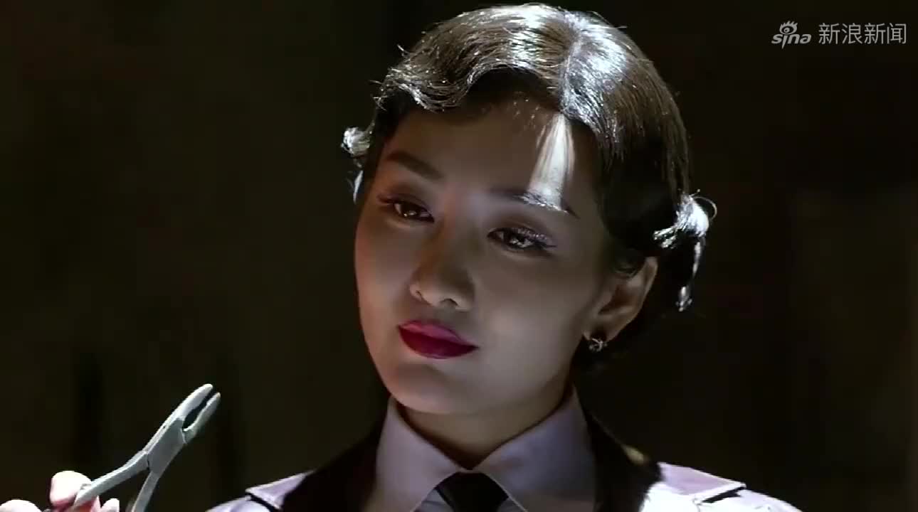 汪曼丽心狠手辣,明台的指甲全被她拔掉,谁料明台竟然还仰天大笑