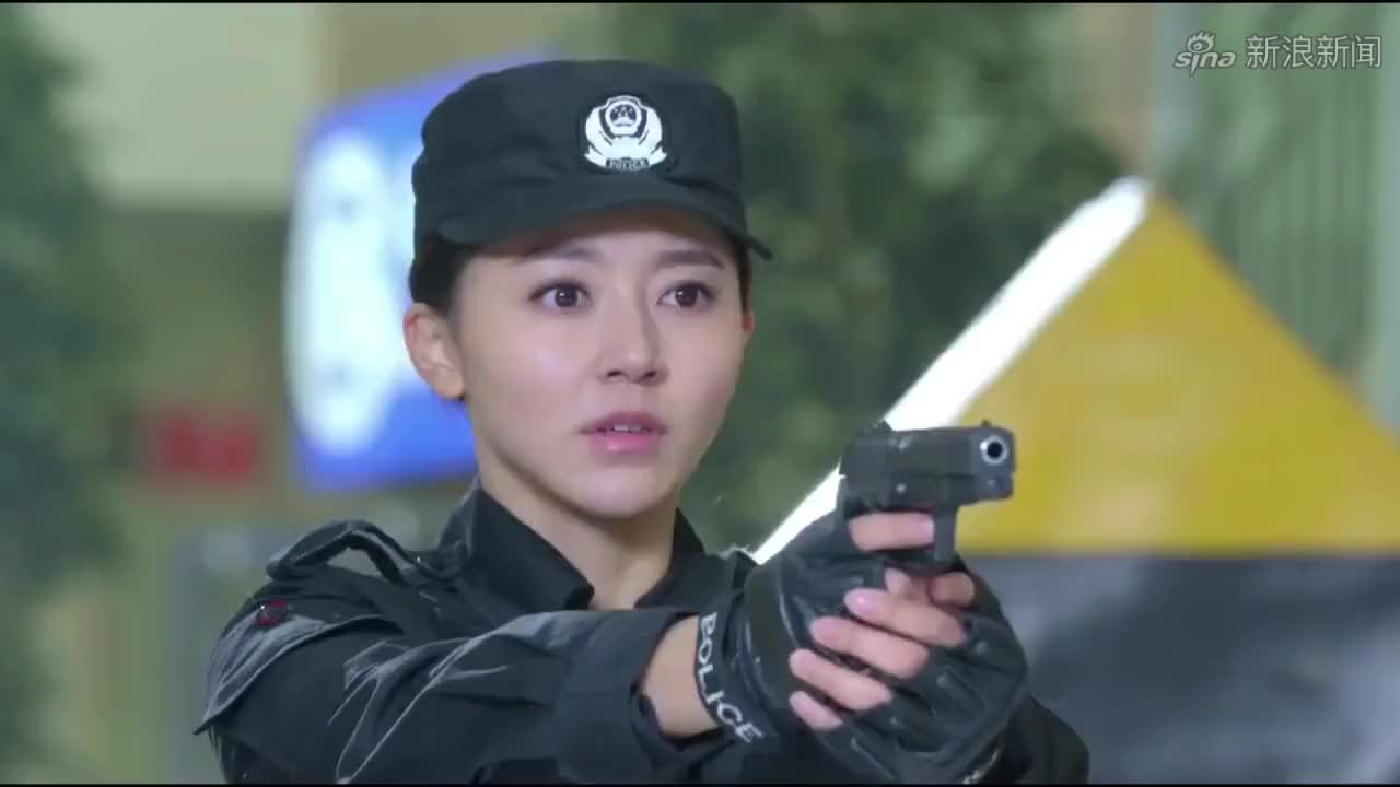 警花与警犬:杜飞弹无虚发枪枪十环,实力碾压倪娜,女警又输一局
