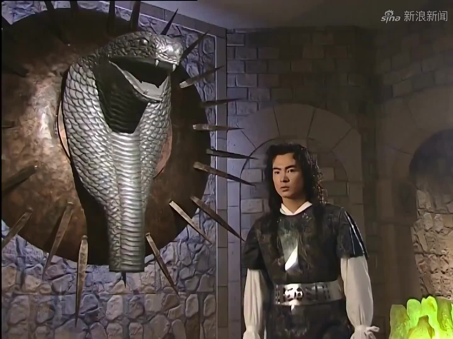 童博跟尹仲都会龙神功,两条龙在斗!