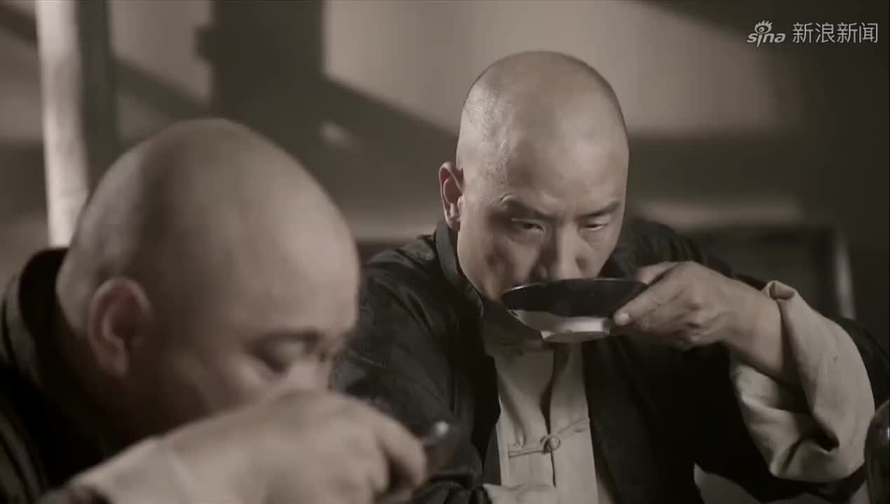 大刀记:白眼狼偶遇关冲被混混欺凌,决定替天行道,出手救下了他