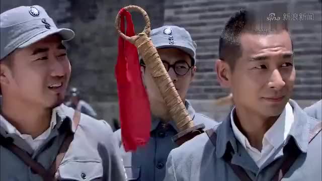 铁血红安:刘铜锣单挑鬼子将军,大刀耍得虎虎生风将他砍下城墙