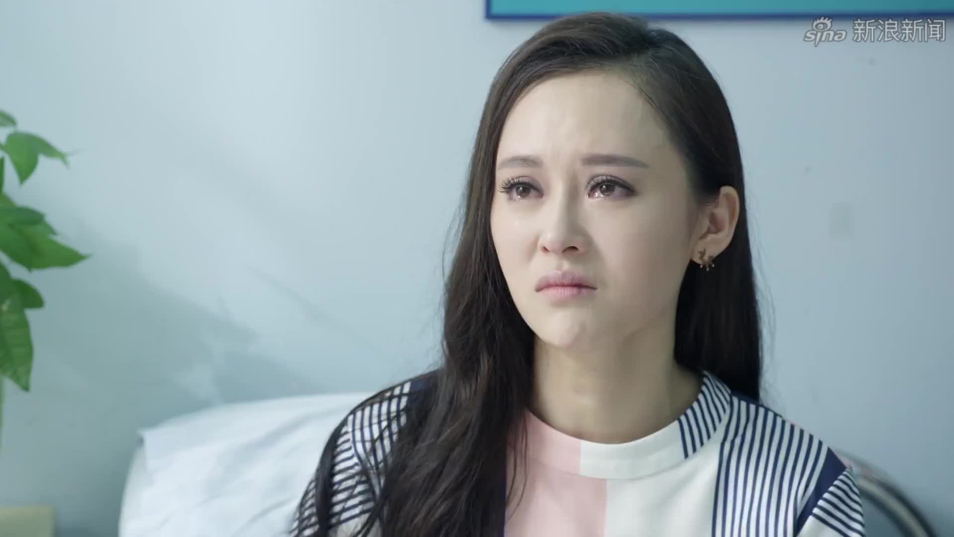 姚蓉蓉一身靓装再次登上选秀舞台,向因演出而很少见面的父母问好