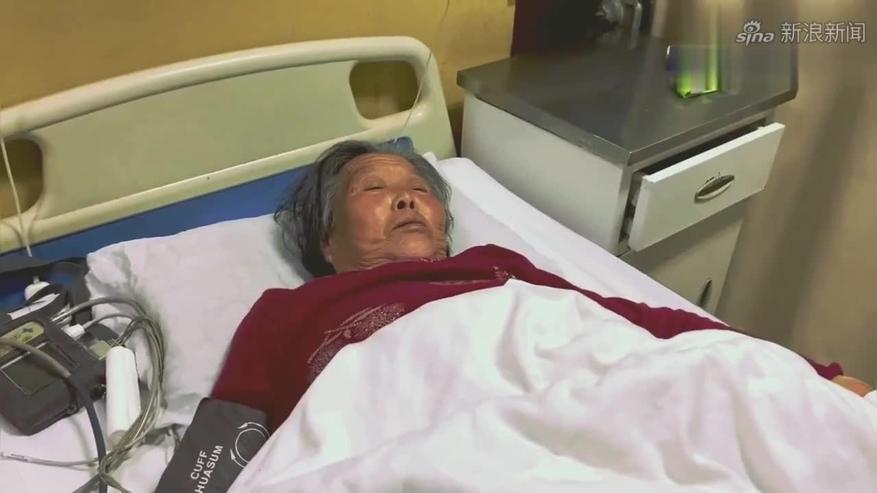 大丈夫:女子母亲生病住进重症监护室,女子积劳成疾晕倒