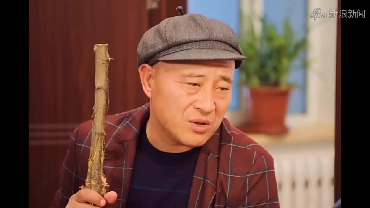 乡村爱情11:赵四拿个棒子巡逻,偶遇顺子给媳妇洗脚