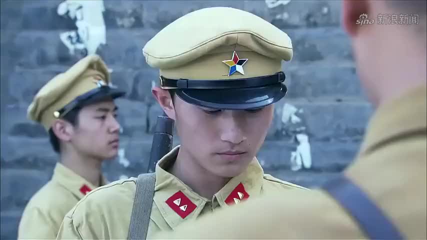 我是赵传奇:哐当一声!门关的声音传入大佐的耳边,难堪!