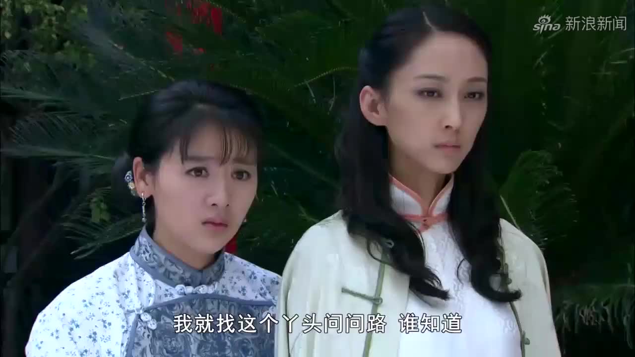 黄大少爷胆打包天,意图接近雪梅,被阿足一掌拍进池塘!