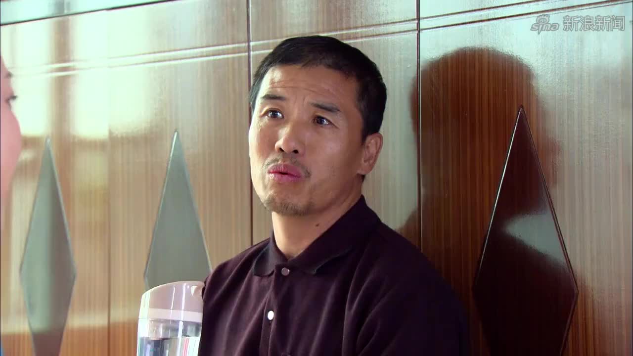 何小利真硬气,拦车眼睛都不眨,气势丝毫不占下风