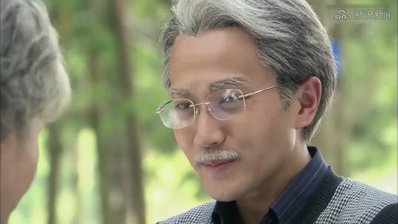 小耀宗踢毽子砸倒大姐,大姐误会是秋菊干的,耀宗霸气护妻太帅气